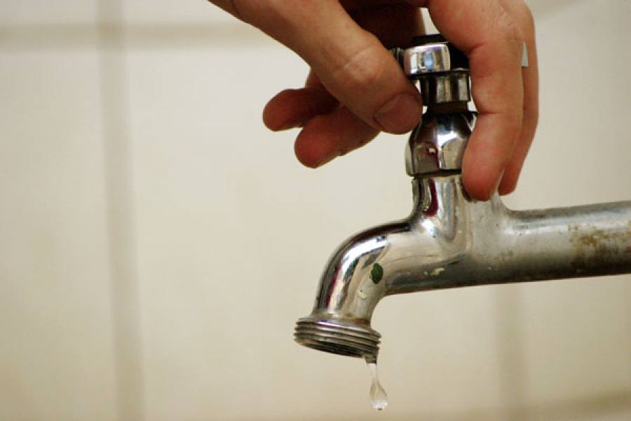 Aprenda truques para descobrir se há vazamento de água na sua casa
